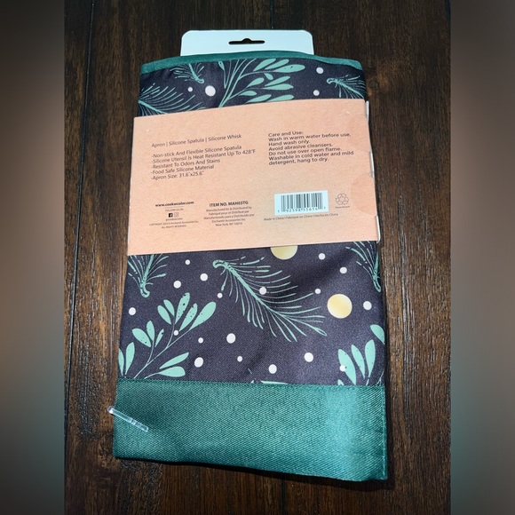 CWC Holiday Apron Set - Picture 2 of 2